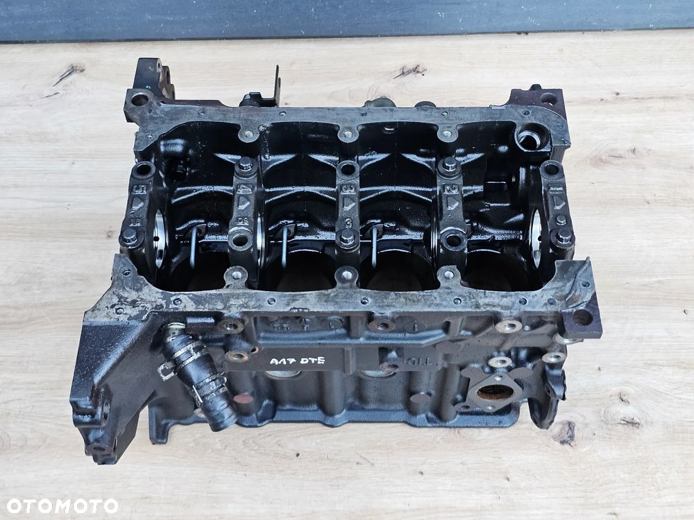 BLOK SILNIKA OPEL ASTRA J MERIVA B ZAFIRA C MOKKA 1.7 CDTI A17DTE 2360040 - 2