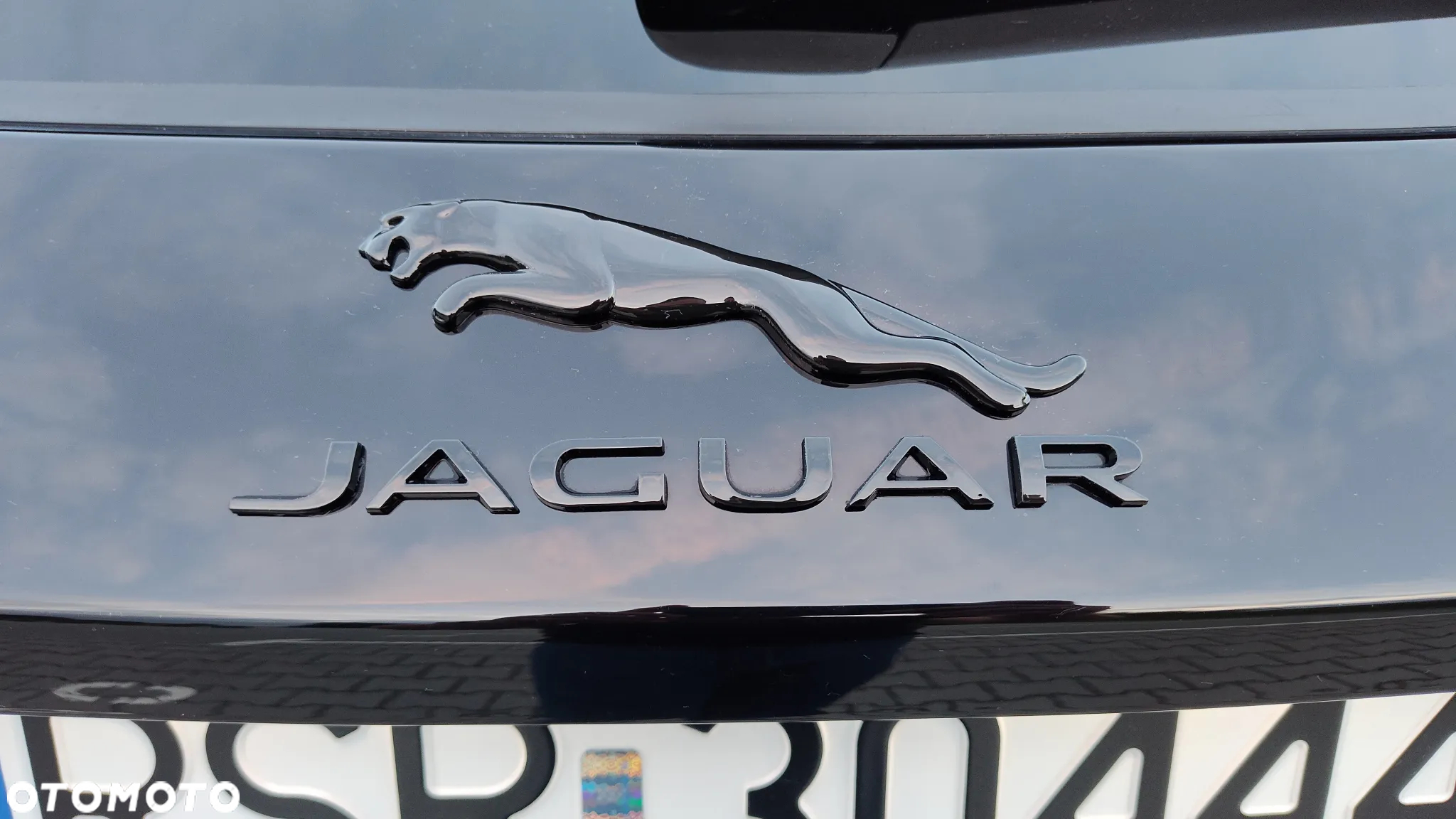 Jaguar E-Pace P300 AWD R-Dynamic SE - 11