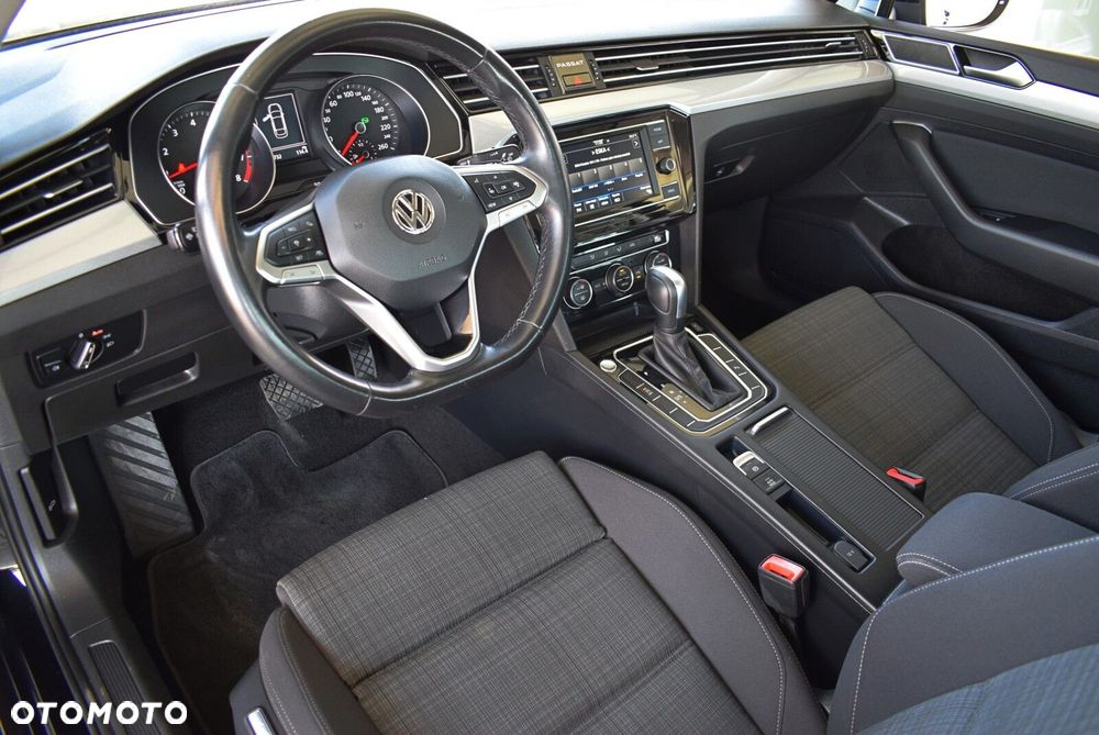 Volkswagen Passat - 11