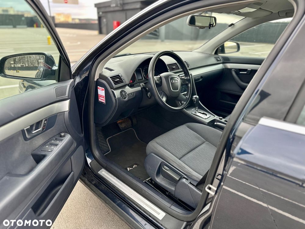 Audi A4 Limousine - 10