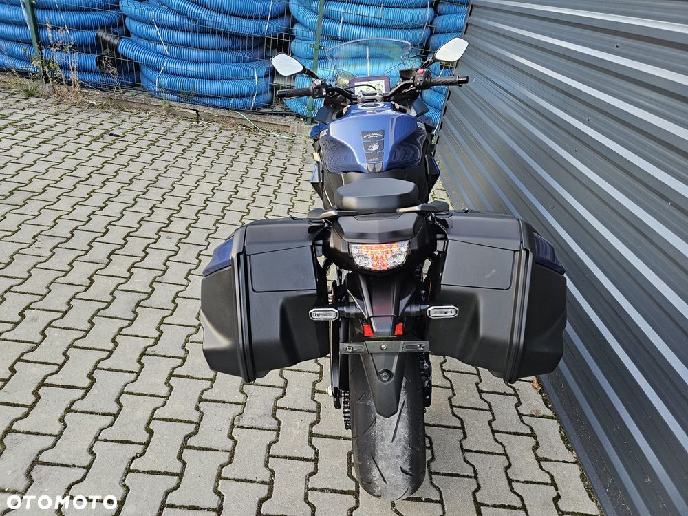 Suzuki GSX - 22