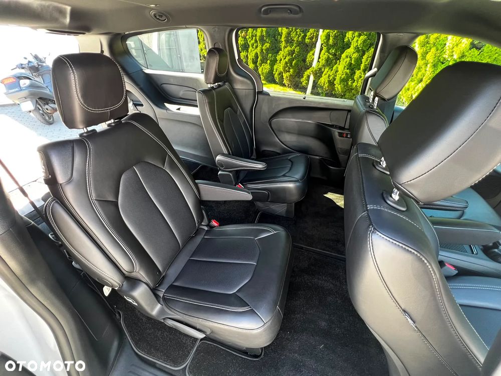 Chrysler Pacifica - 10