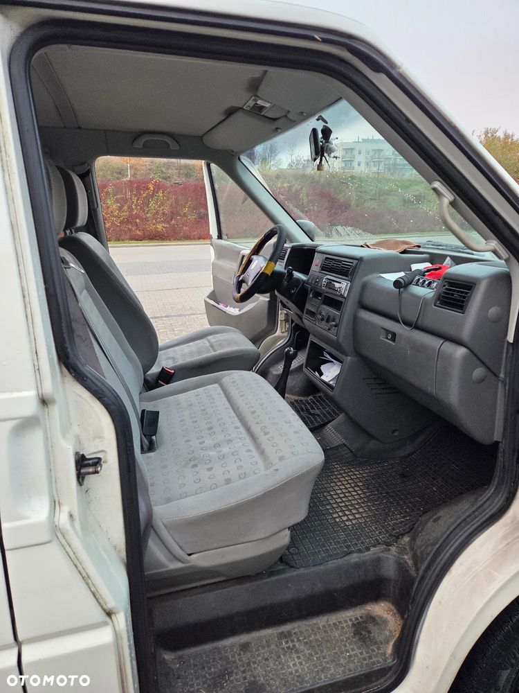 Volkswagen Caravelle - 7
