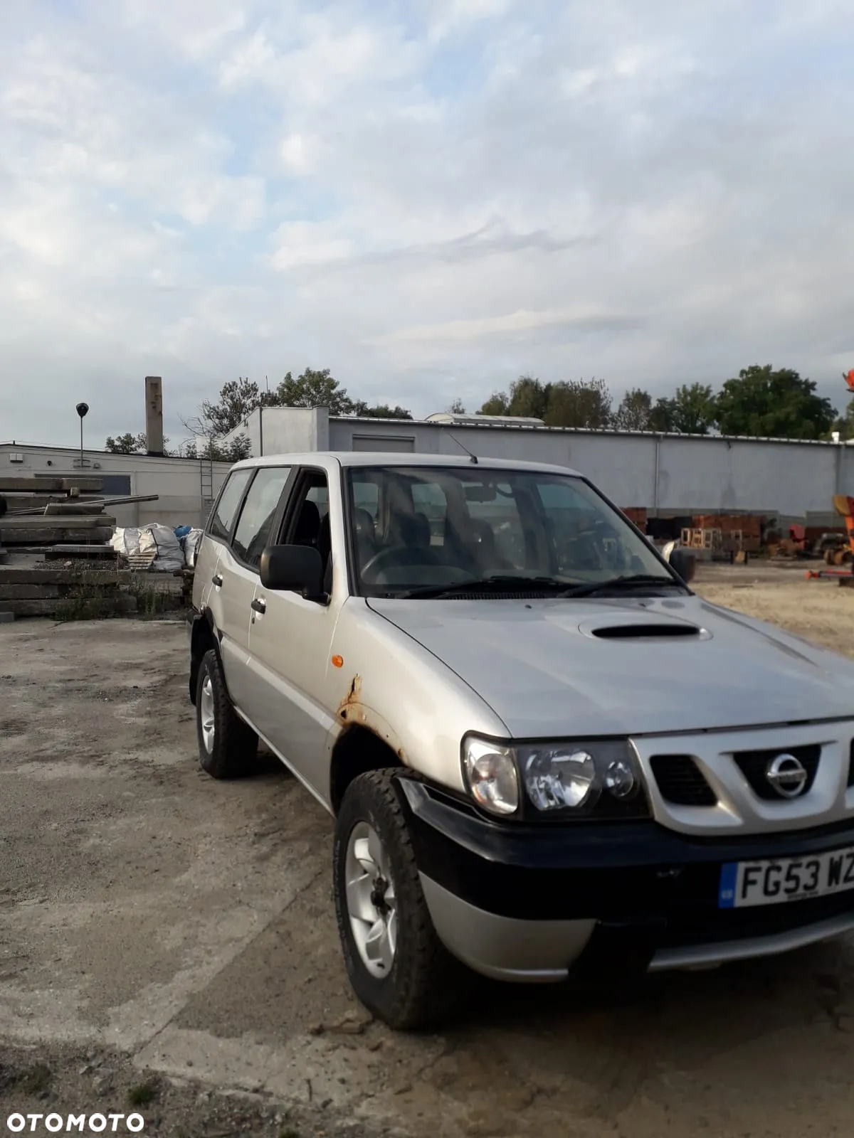 NISSAN TERRANO - 2