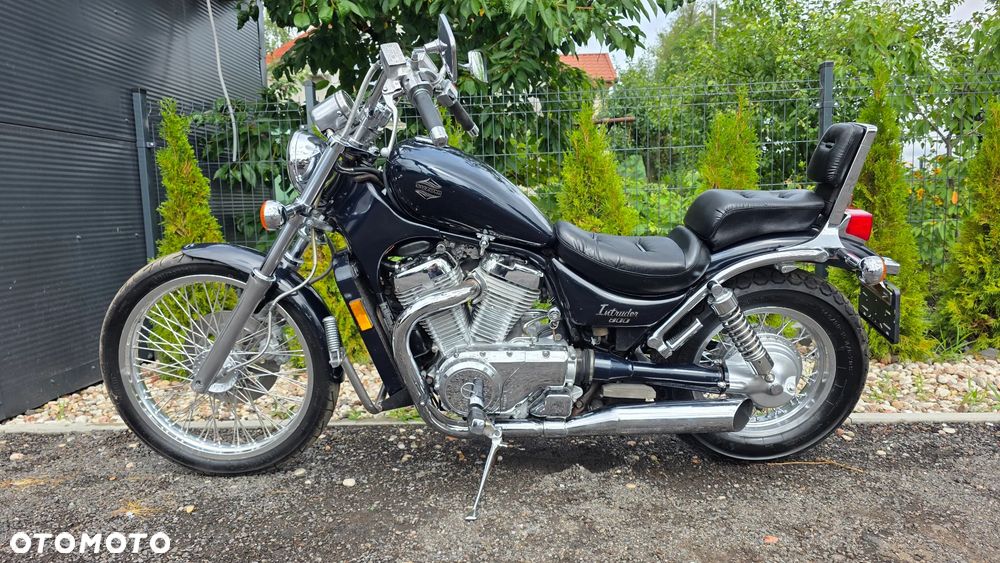 Suzuki Intruder - 15