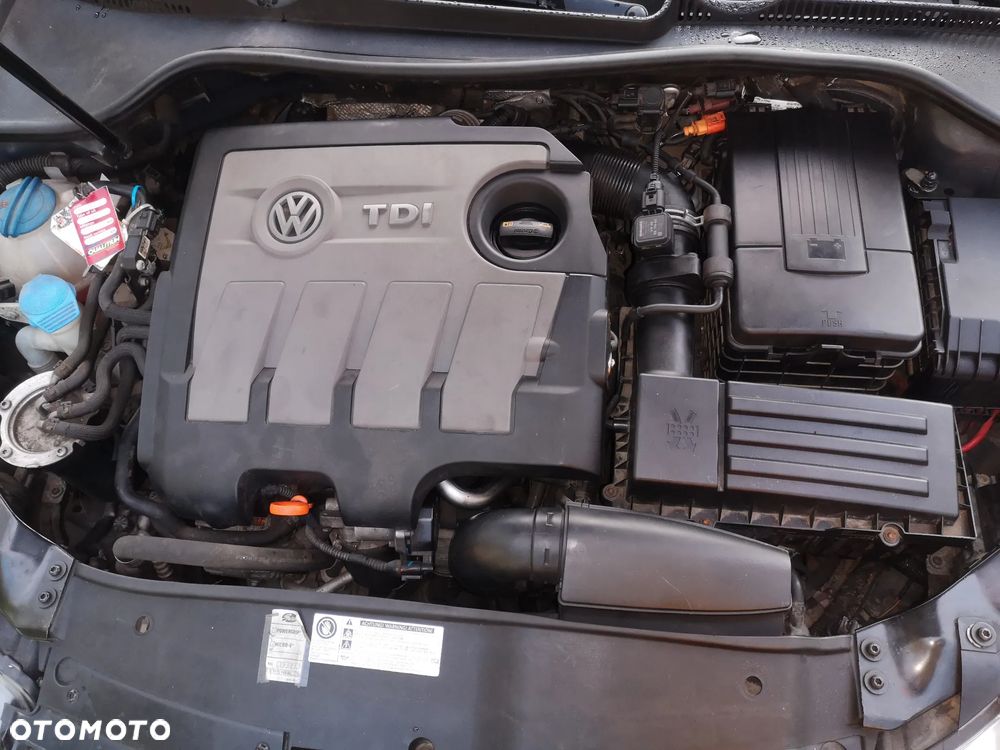 Volkswagen Golf 1.6 TDI DPF Highline - 9