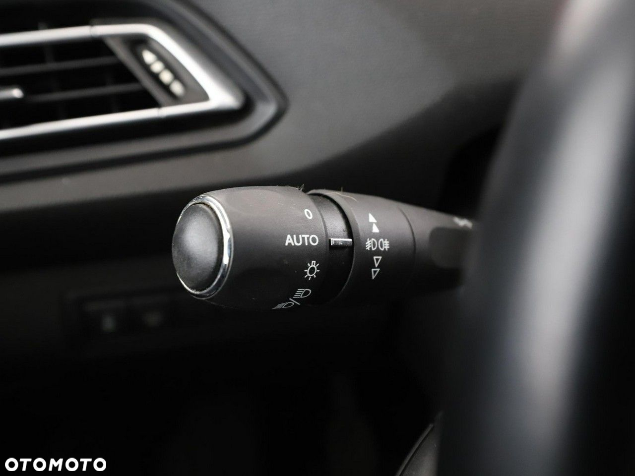Peugeot 308 SW 2.0 BlueHDi Allure S&S - 32