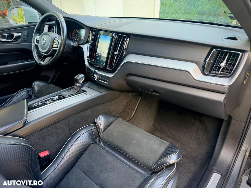 Volvo XC 60 D5 AWD R-Design - 9