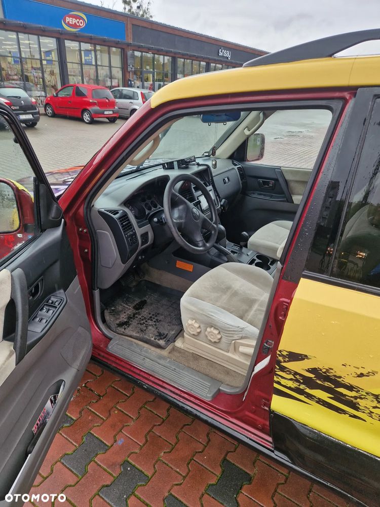 Mitsubishi Montero - 9