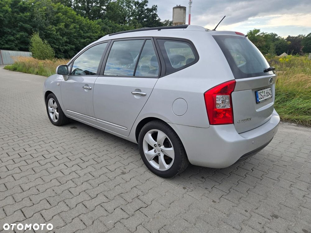 Kia Carens - 4