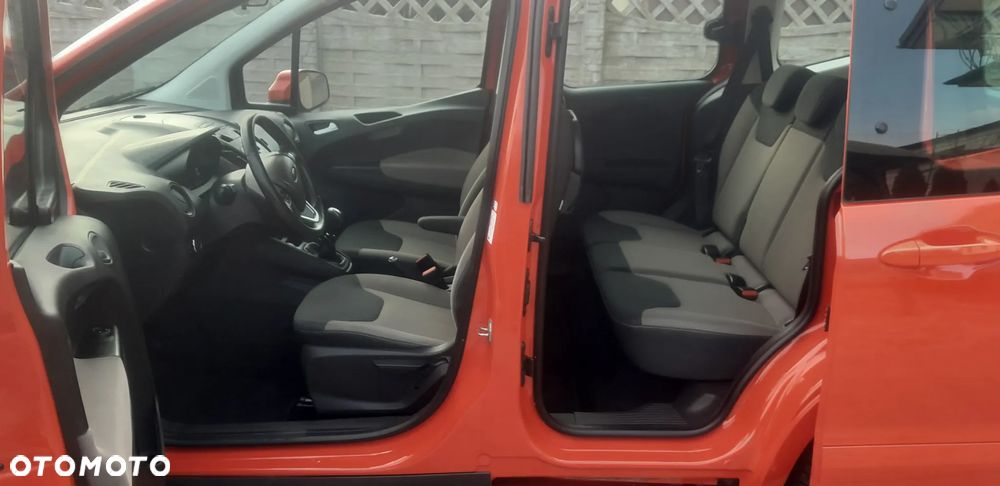 Ford Tourneo Courier - 10