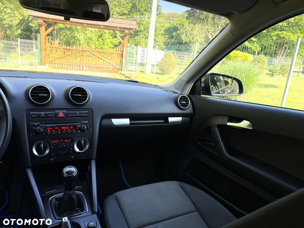 Audi A3 3-drzwiowe 1.6 FSI Ambition - 16