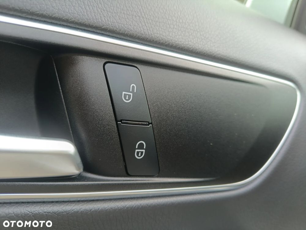 Mercedes-Benz GLA 200 7G-DCT UrbanStyle Edition - 13