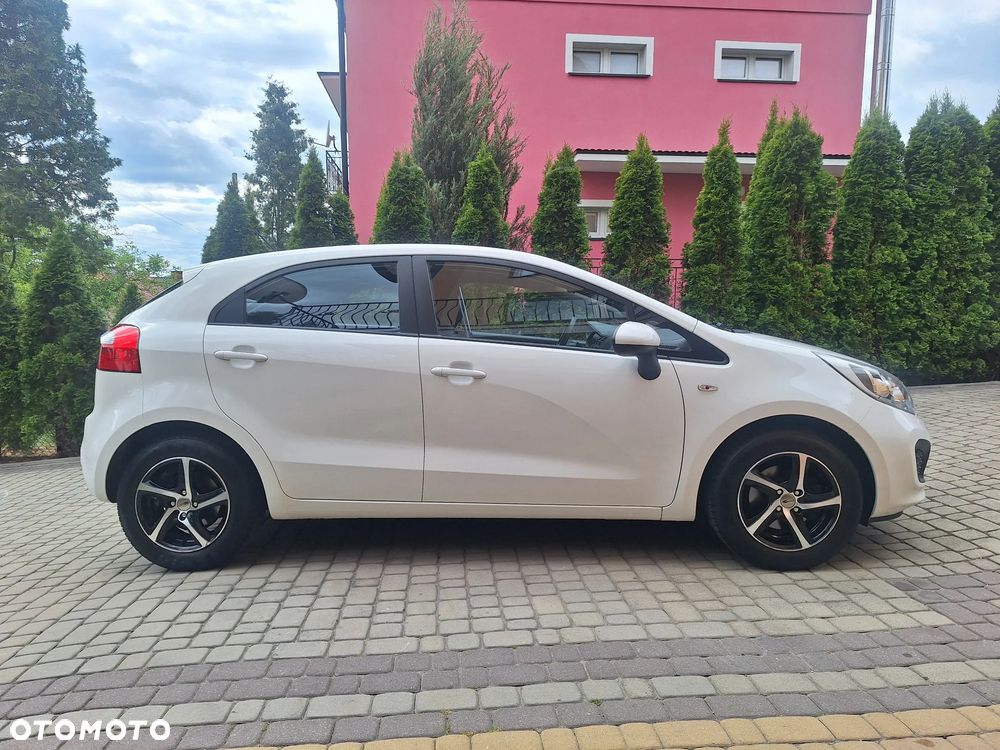 Kia Rio 1.2 L - 5