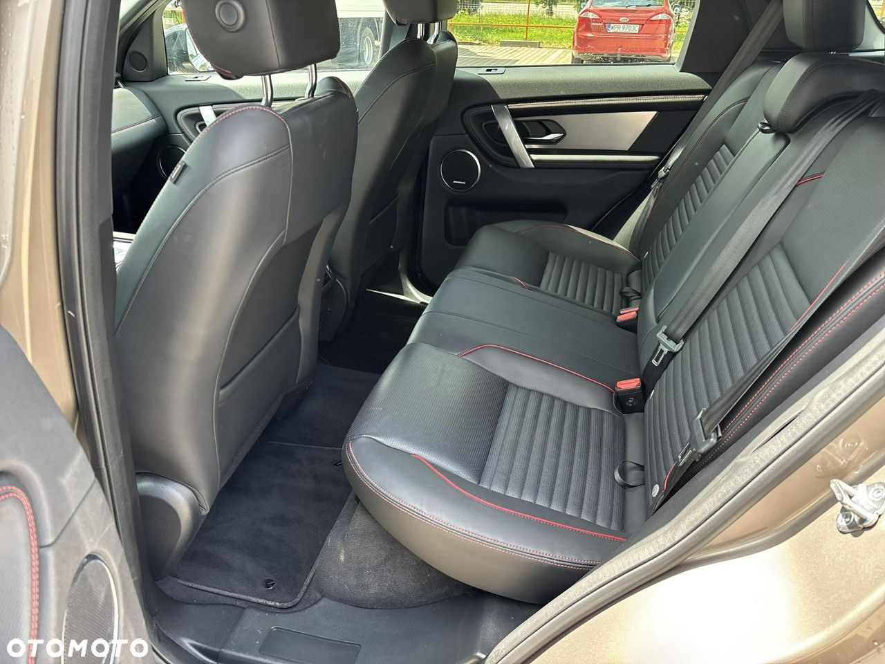 Land Rover Discovery Sport 2.0 P200 mHEV - 12