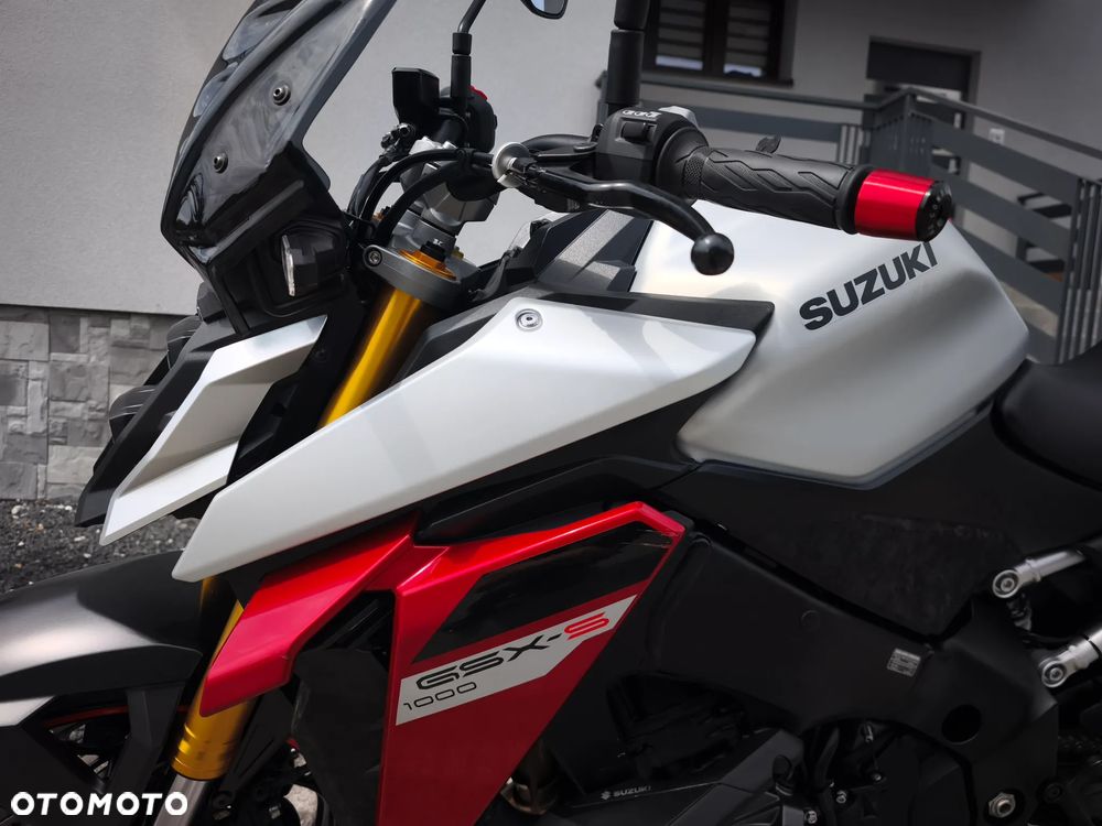 Suzuki GSX - 6