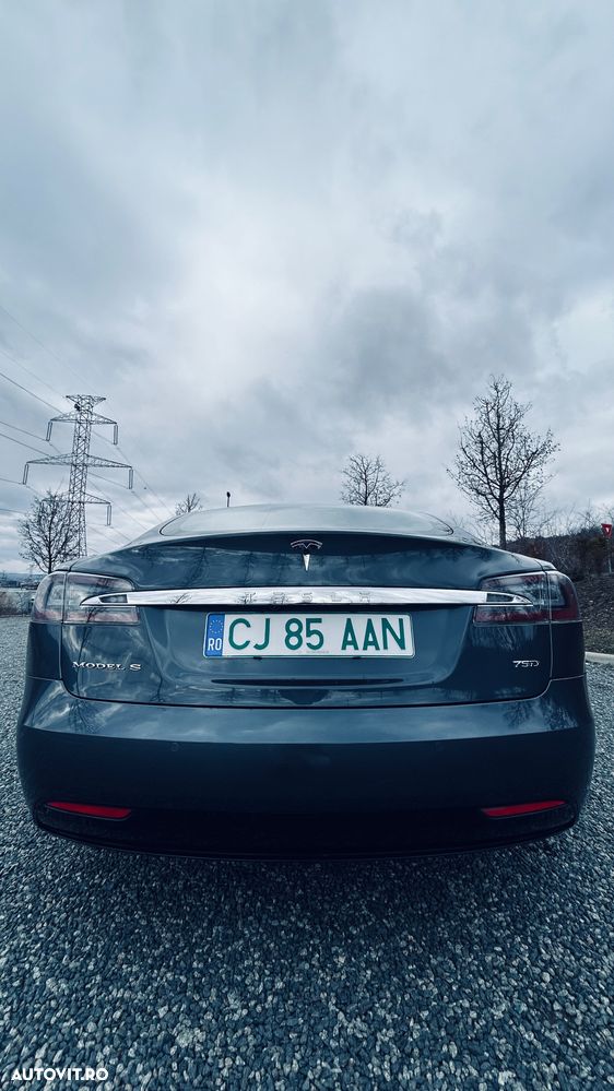 Tesla Model S - 6