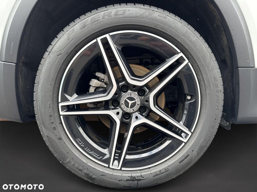 Mercedes-Benz GLB - 11
