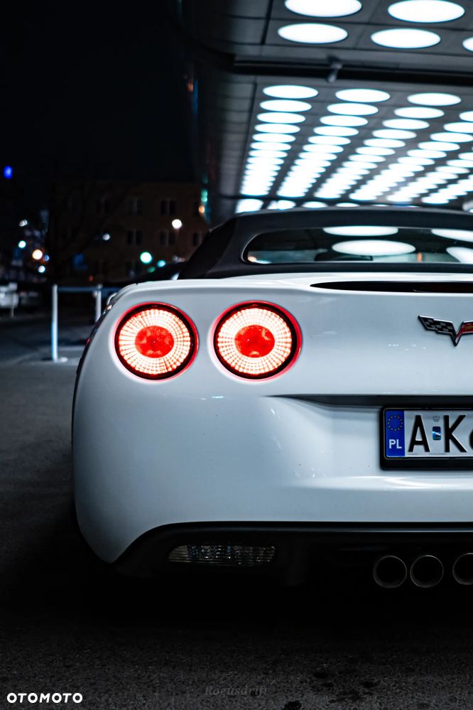 Chevrolet Corvette - 22