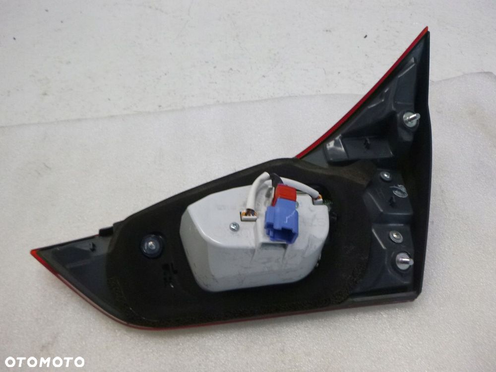 TOYOTA AURIS LAMPA LEWY TYŁ W KLAPĘ LEWA TYLNA hatchback - 12