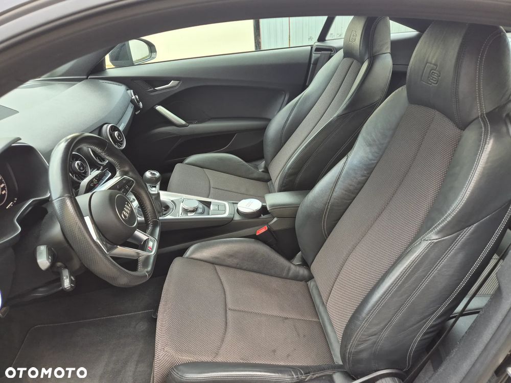 Audi TT S Coupé - 12