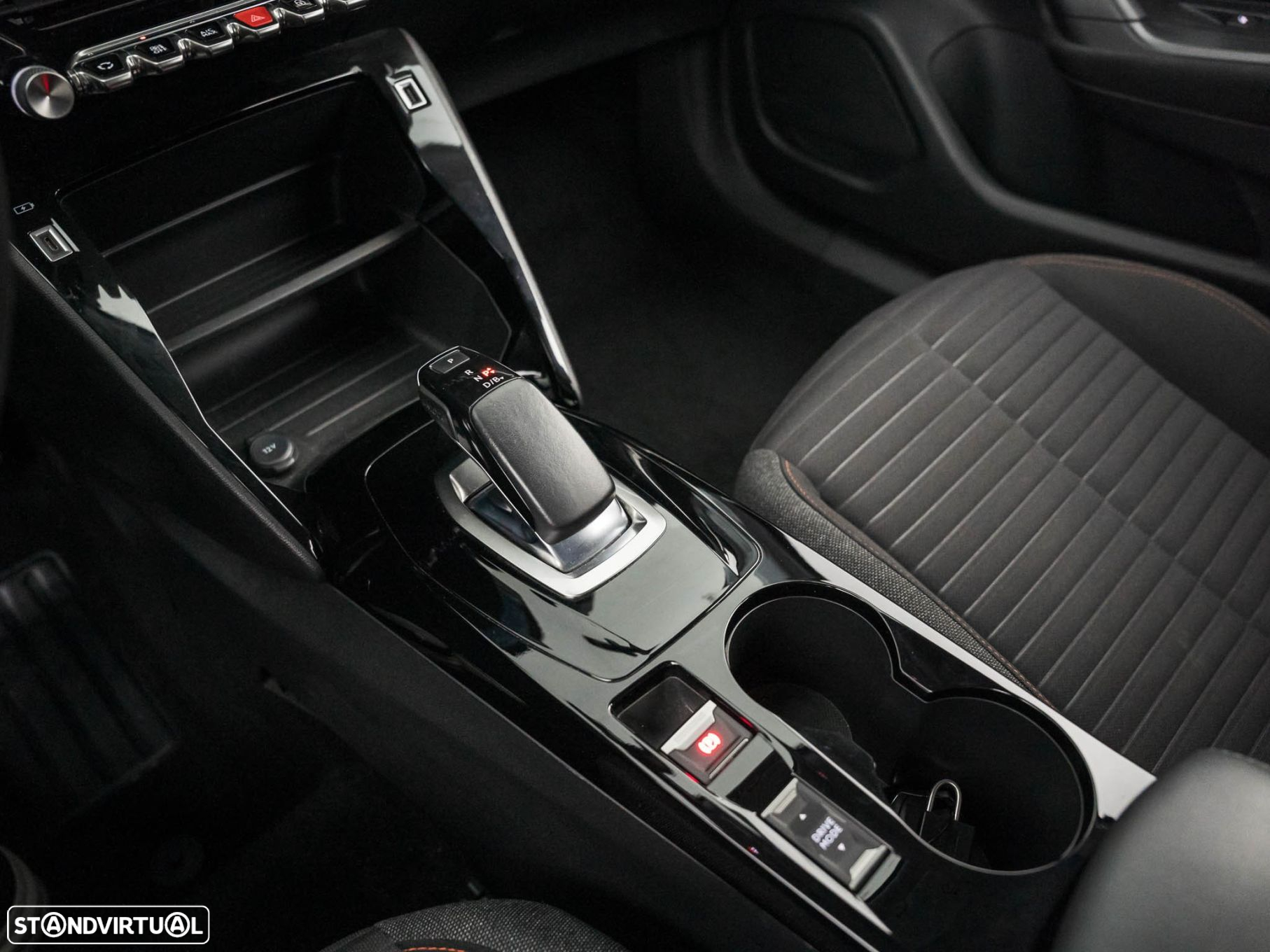 Peugeot e-2008 50 kWh Active - 28