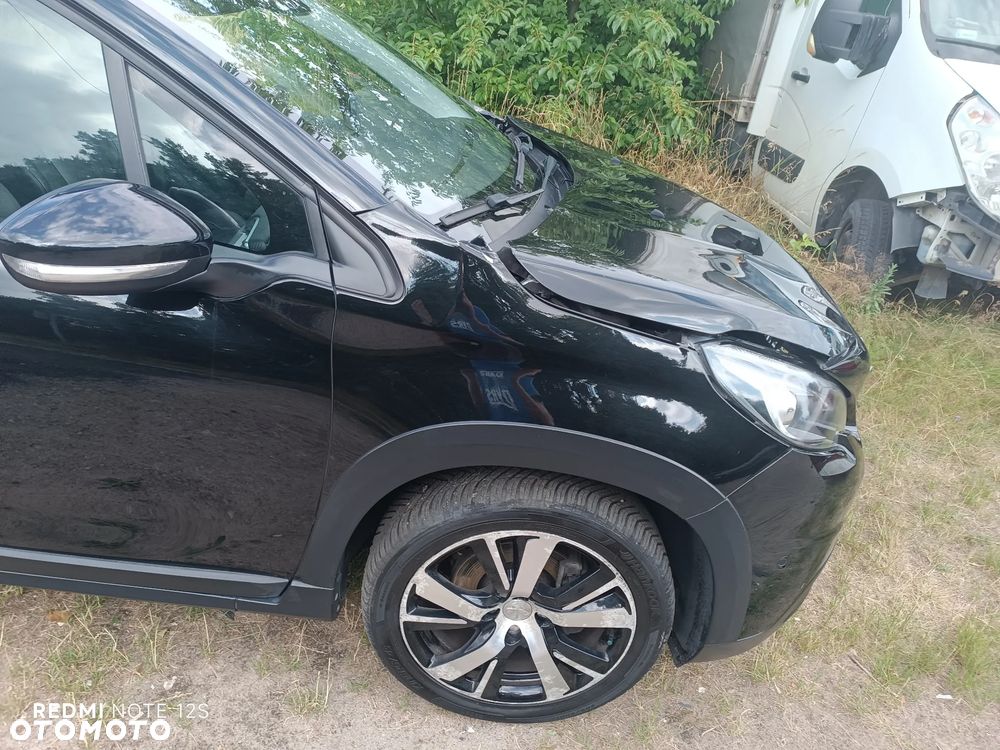 Peugeot 2008 1.2 Pure Tech Allure S&S - 16