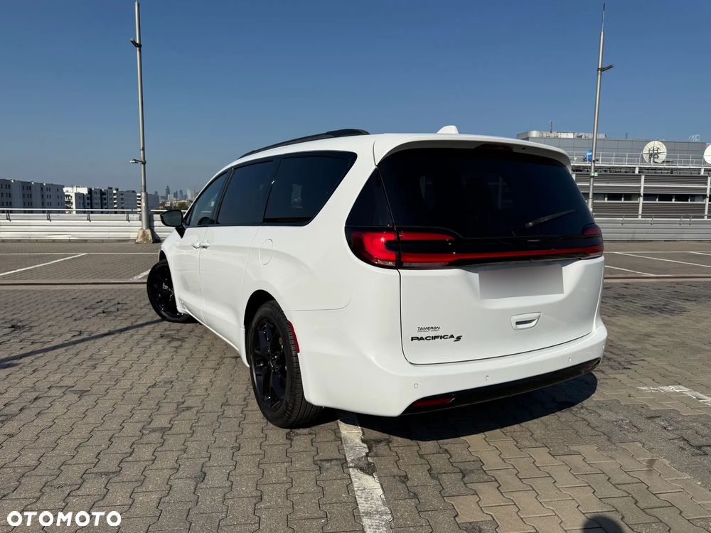 Chrysler Pacifica - 3