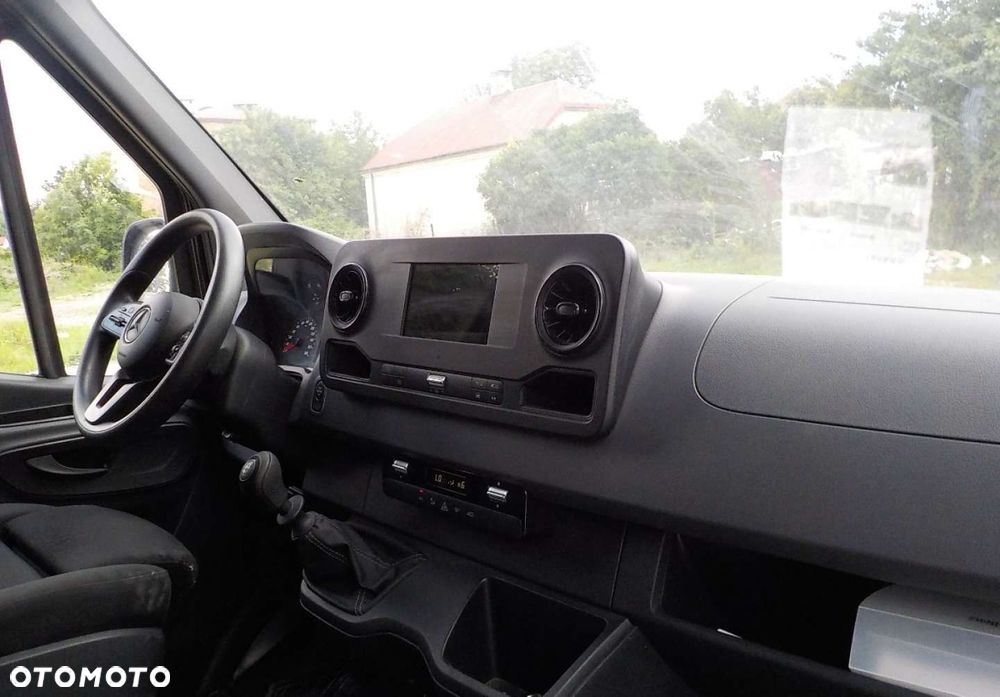 Mercedes-Benz Sprinter - 20