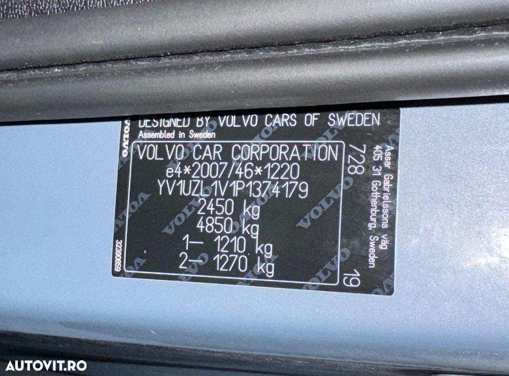 Volvo XC 60 B5 AT AWD MHEV Ultra Black Edition - 30