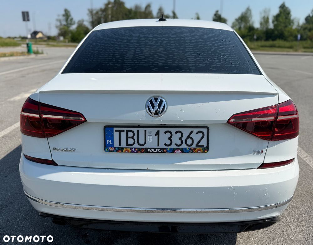 Volkswagen Passat - 4
