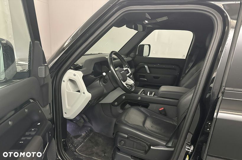 Land Rover Defender 110 D300 X-Dynamic S - 12