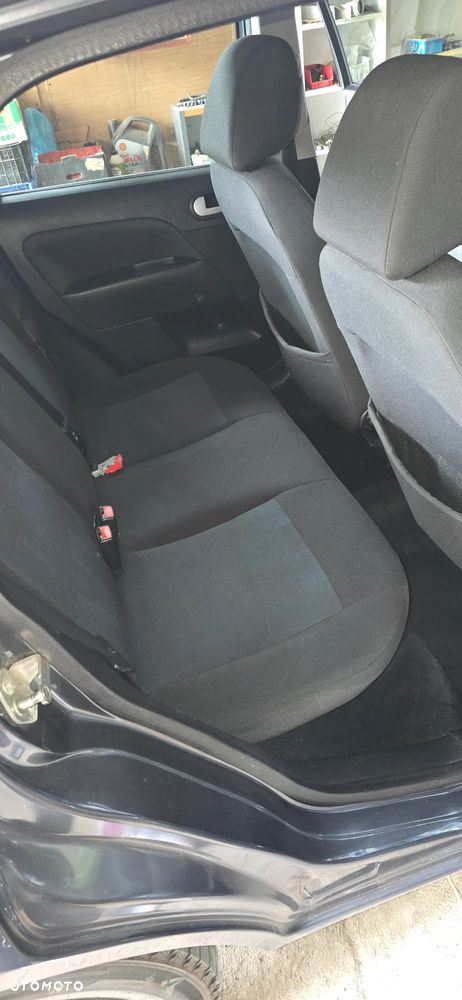 Ford Fiesta 1.4 Ambiente - 12