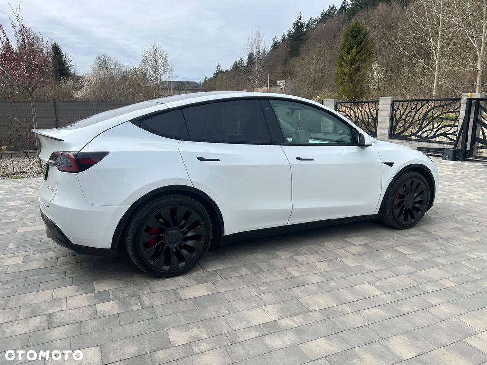 Tesla Model Y Performance AWD - 31