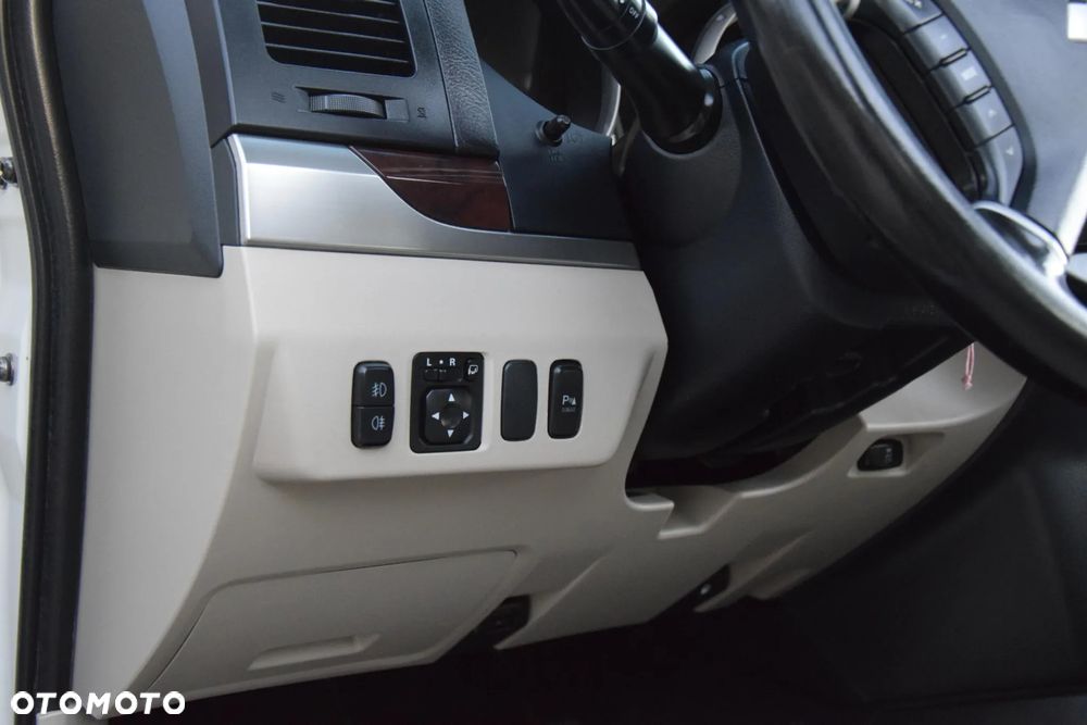 Mitsubishi Pajero - 21