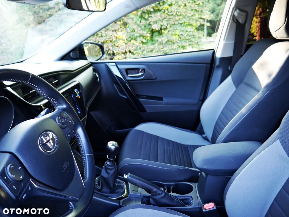 Toyota Auris 1.6 Premium - 14