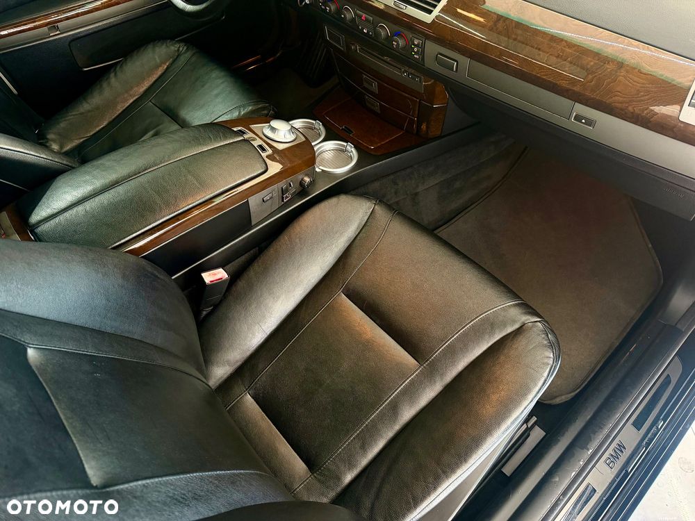 BMW Seria 7 745i - 27