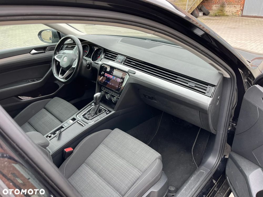 Volkswagen Passat - 8