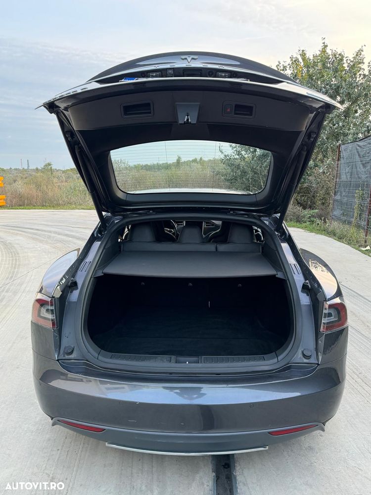 Tesla Model S - 11