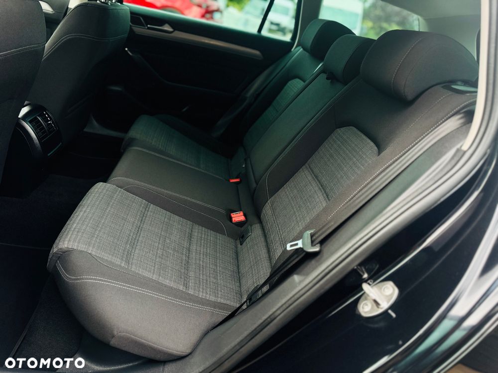 Volkswagen Passat - 19