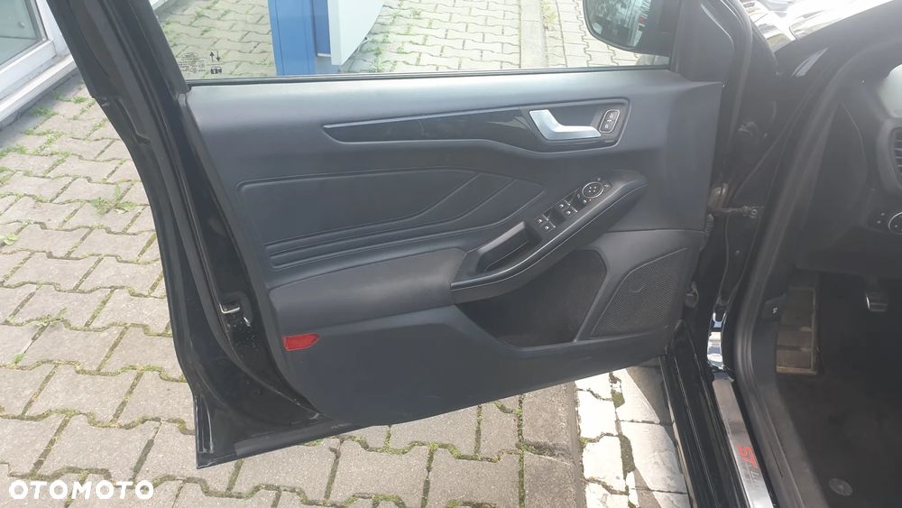 Ford Focus 1.5 EcoBlue Start-Stopp-System ST-LINE - 17