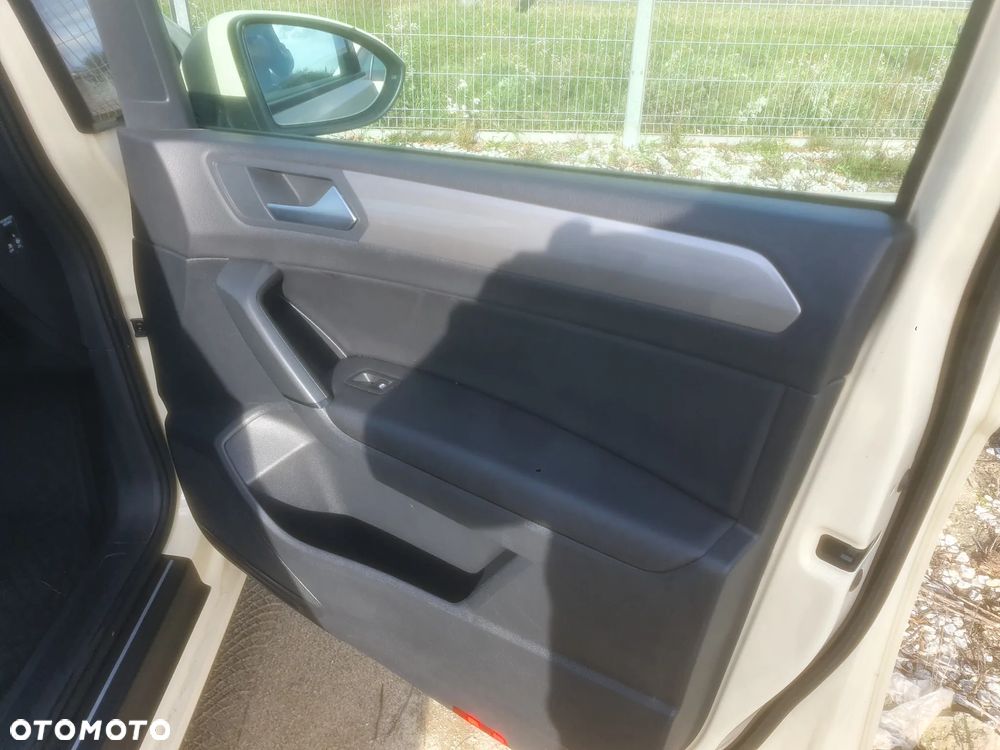 Volkswagen Touran - 10