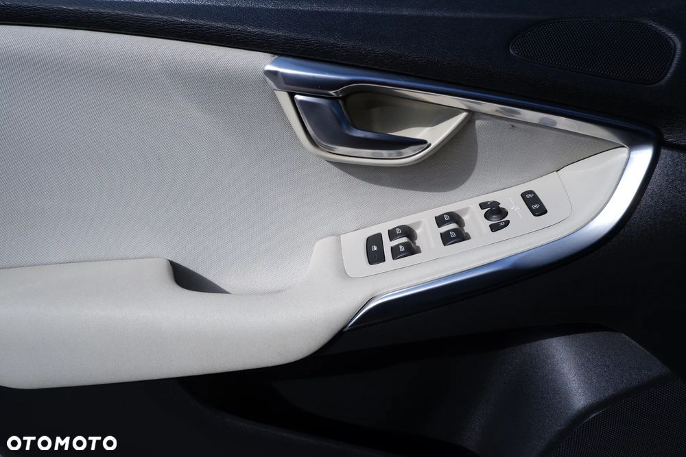 Volvo V40 D2 Momentum - 24