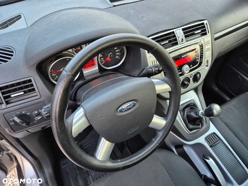 Ford Kuga 2.0 TDCi 2x4 Titanium - 6