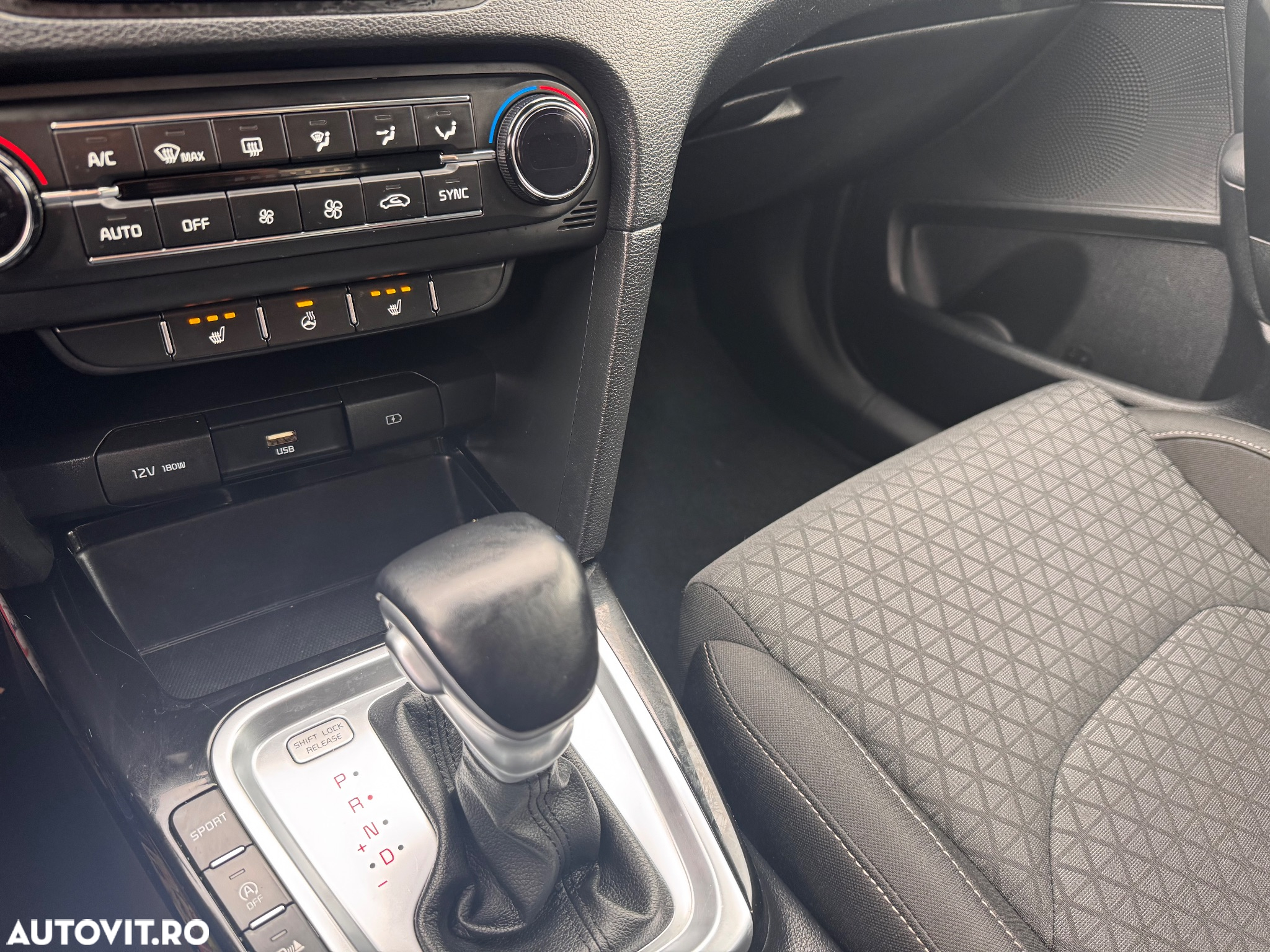 Kia Ceed 1.6 CRDi (48V Mild-Hybrid) DCT7 Vision - 26