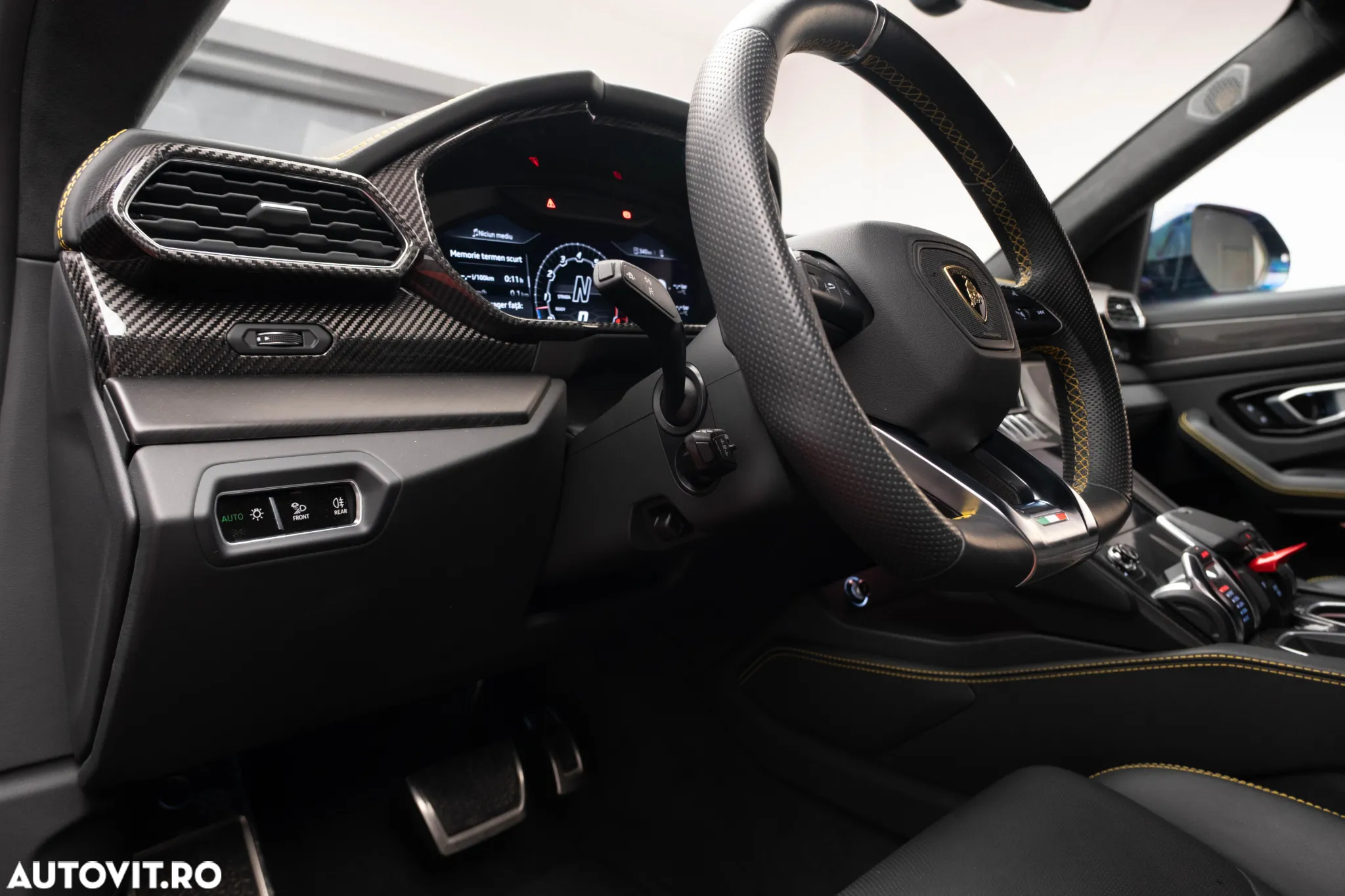 Lamborghini URUS Standard - 20