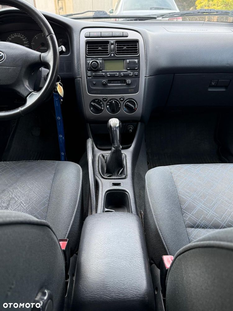 Toyota Avensis - 2