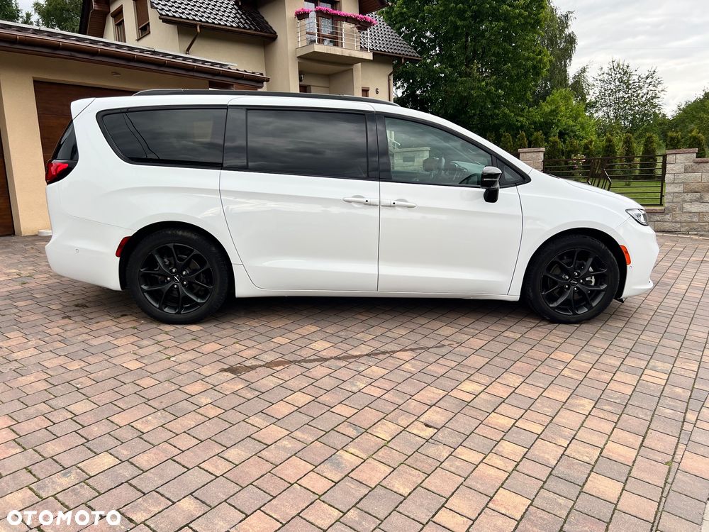 Chrysler Pacifica - 4