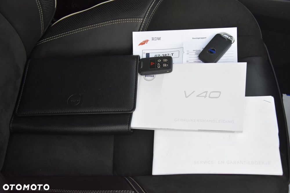 Volvo V40 D2 Drive-E R-Design Momentum - 22