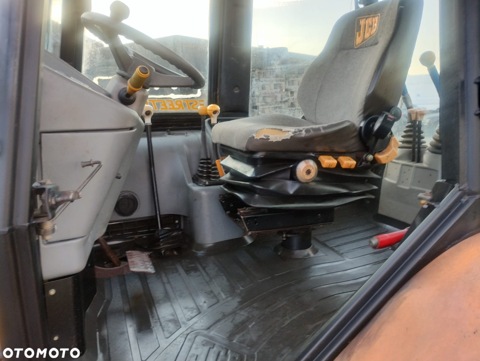 JCB 2CX - 12